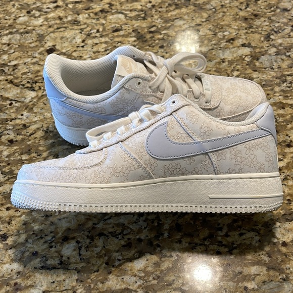 🌸 Nike Air Force 1 '07 SE Jacquard 'Floral Embroidery' DR6402-900 Women’s 8.5 - Picture 7 of 13